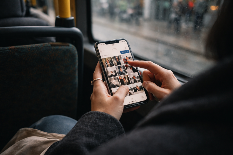 Tryk follow i panik og overlev: Sådan spiller du den cool